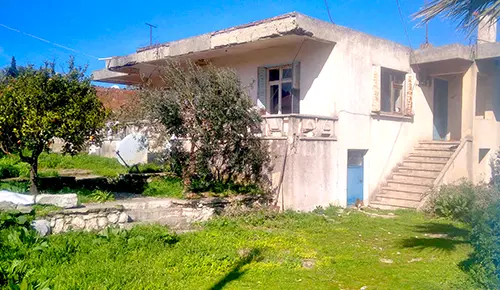 Village house for sale in the centre of Akköy, Didim, with garden and annexe