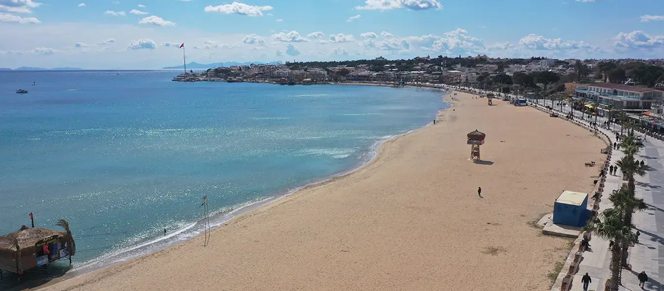 Altinkum beach and promenade, the starting point for exploring Didim